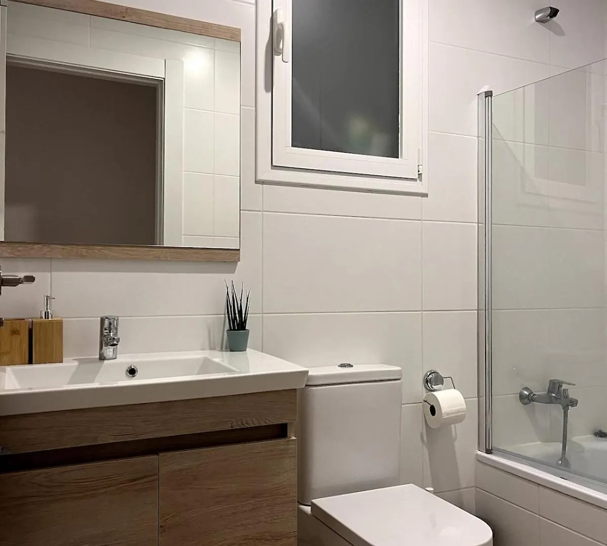 Modern Apartment In Nueva Andalucia 马尔韦利亚